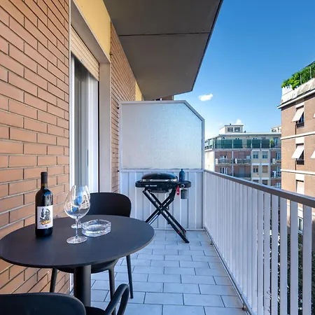 Apartment Guesthost - Modern Balcony! Parma