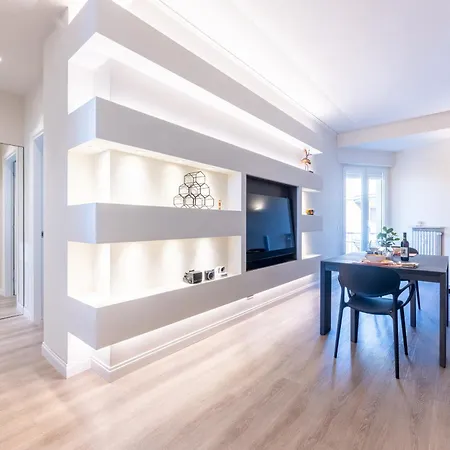 Guesthost - Modern Balcony! Apartment Parma