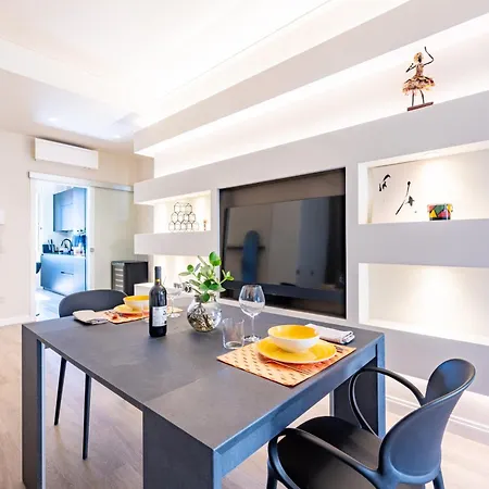 Guesthost - Modern Balcony! Apartment *