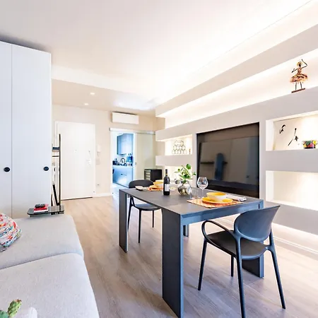 Guesthost - Modern Balcony! Apartment