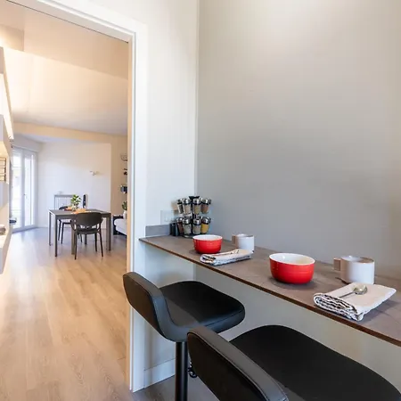 Apartment Guesthost - Modern Balcony! Parma